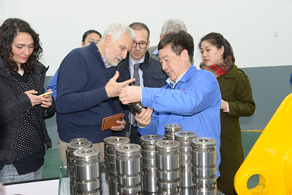 磁懸浮離心式鼓風(fēng)機(jī) 磁懸浮離心式鼓風(fēng)機(jī)