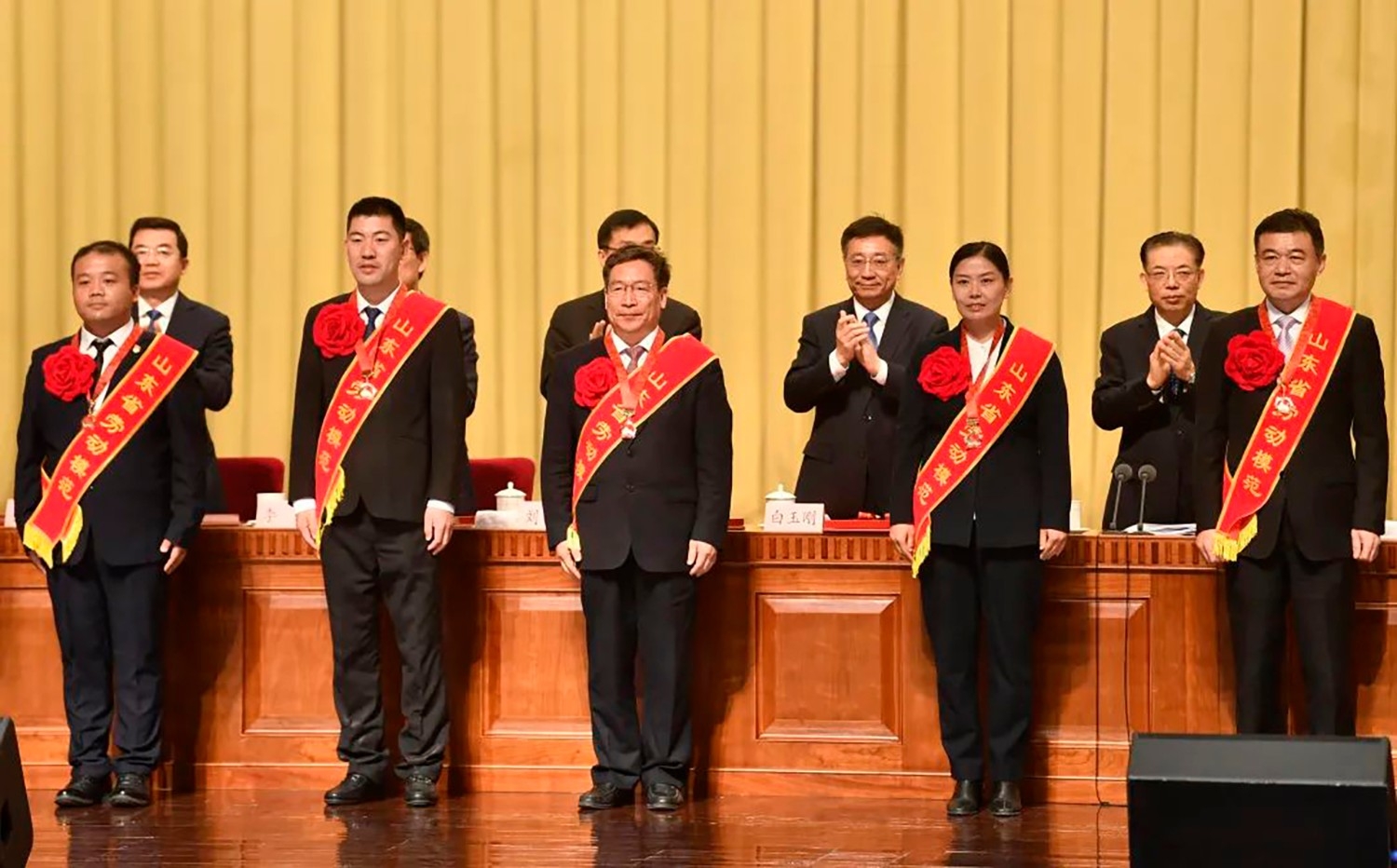 喜報(bào)！李永勝董事長(zhǎng)被授予“山東省勞動(dòng)模范”稱(chēng)號(hào) 受省委、省政府表彰 (2)