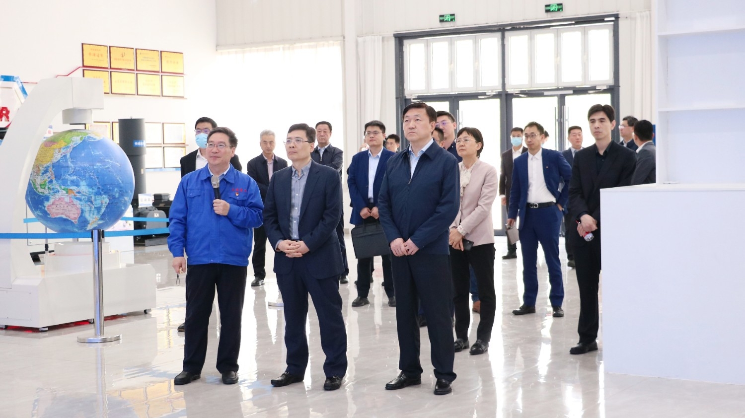 海爾集團(tuán)黨委書記、董事局主席、首席執(zhí)行官周云杰蒞臨天瑞重工考察